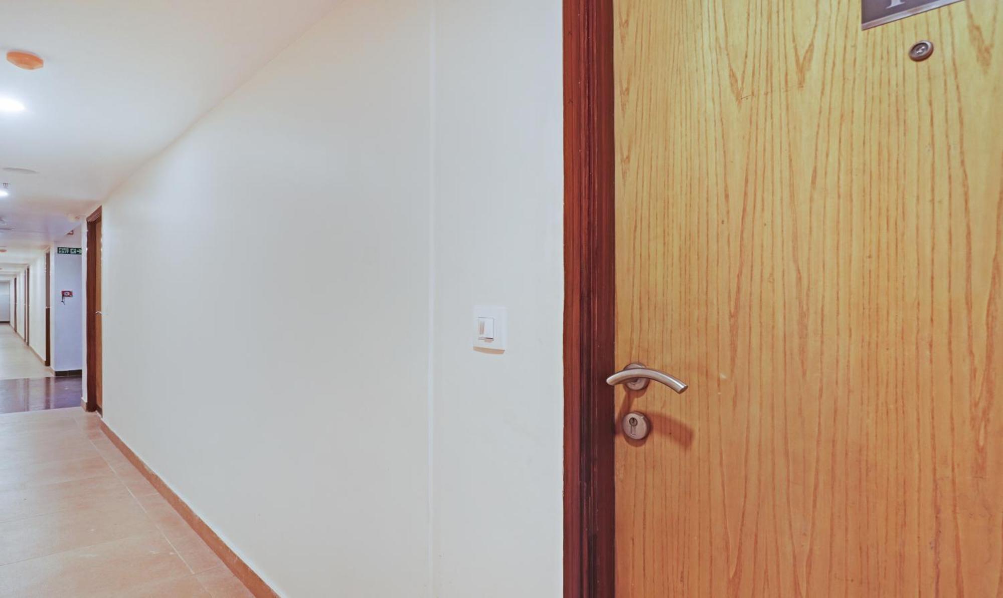 Treebo Premium Seven Lake View Хидерабад Екстериор снимка