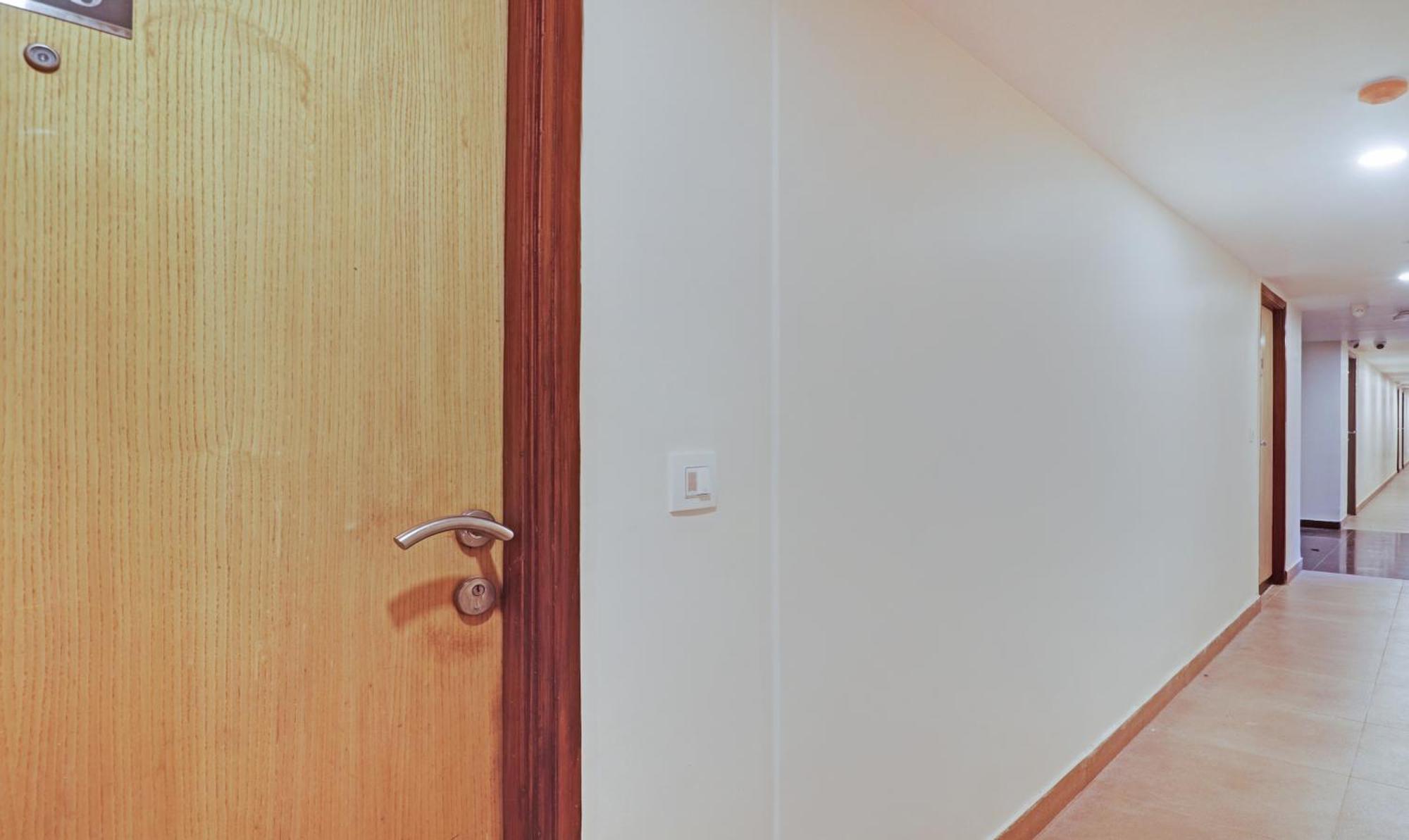 Treebo Premium Seven Lake View Хидерабад Екстериор снимка