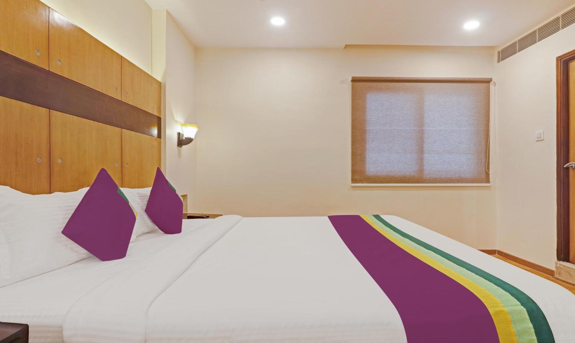 Treebo Premium Seven Lake View Хидерабад Екстериор снимка