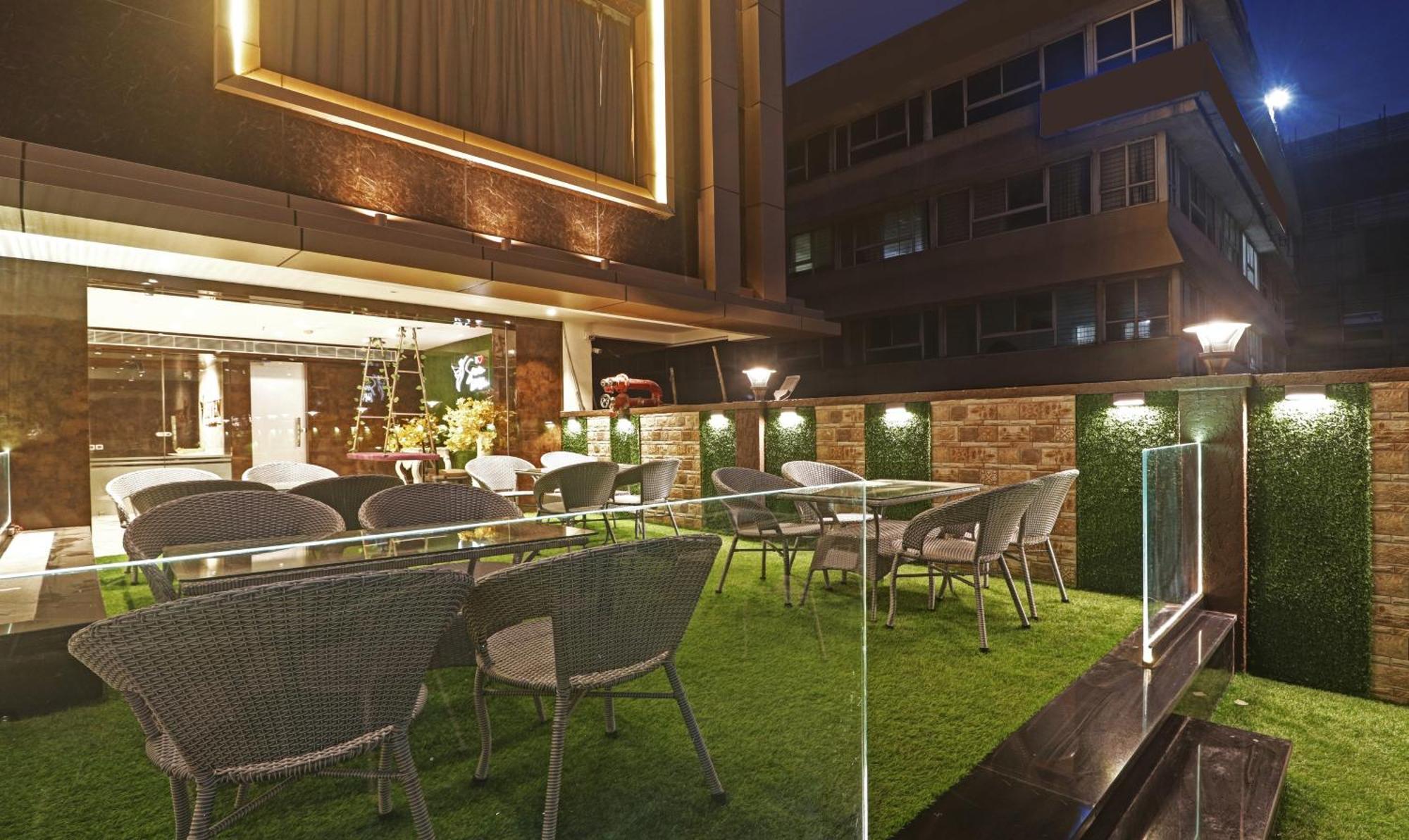 Treebo Premium Seven Lake View Хидерабад Екстериор снимка